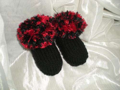 ***Nice & Warm*** Baby Eskimo Booties ~ 3 to 6 Months ~ Black with Pink Trim